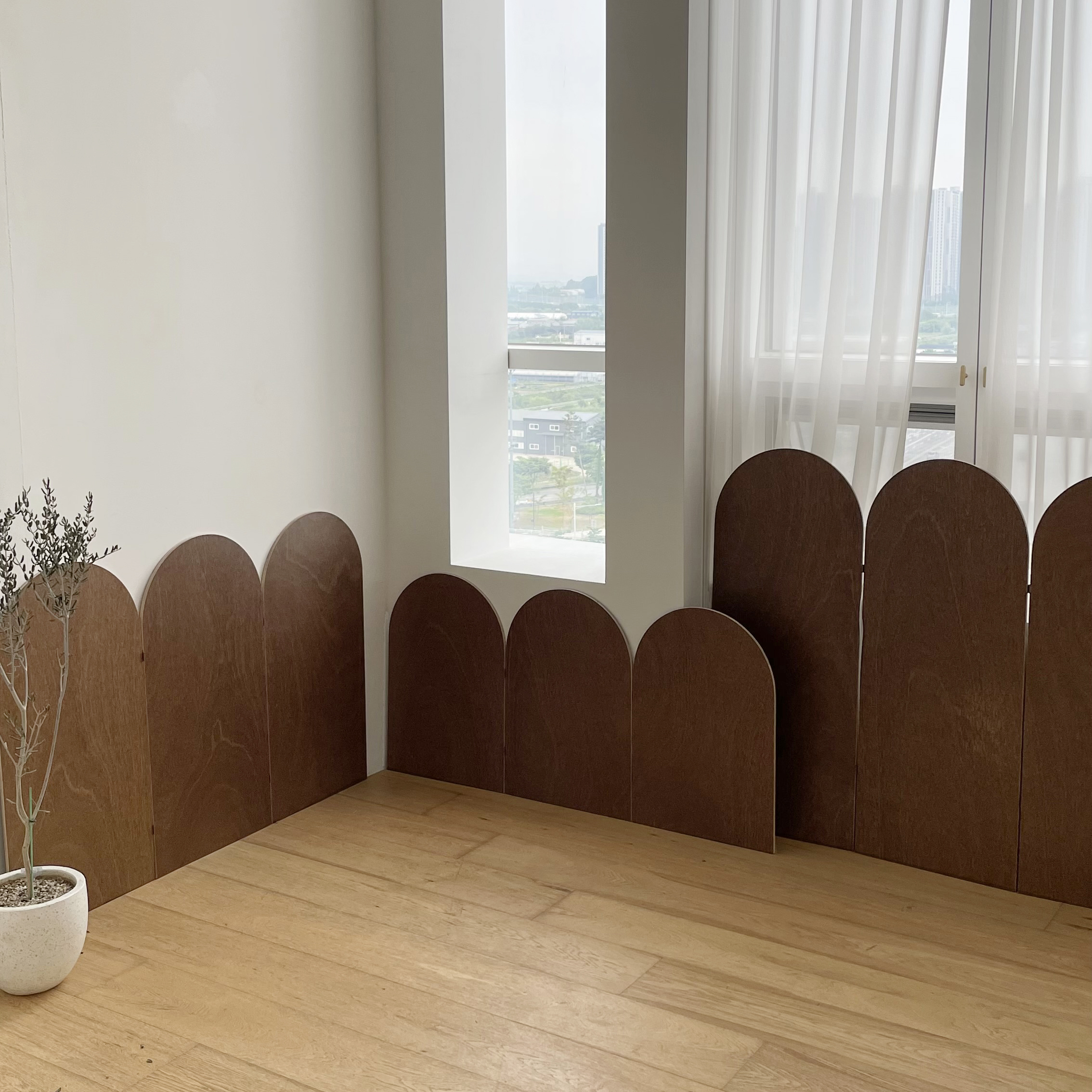 하이오즈 딥브라운 원목 아치형 파티션 헤드보드 병풍