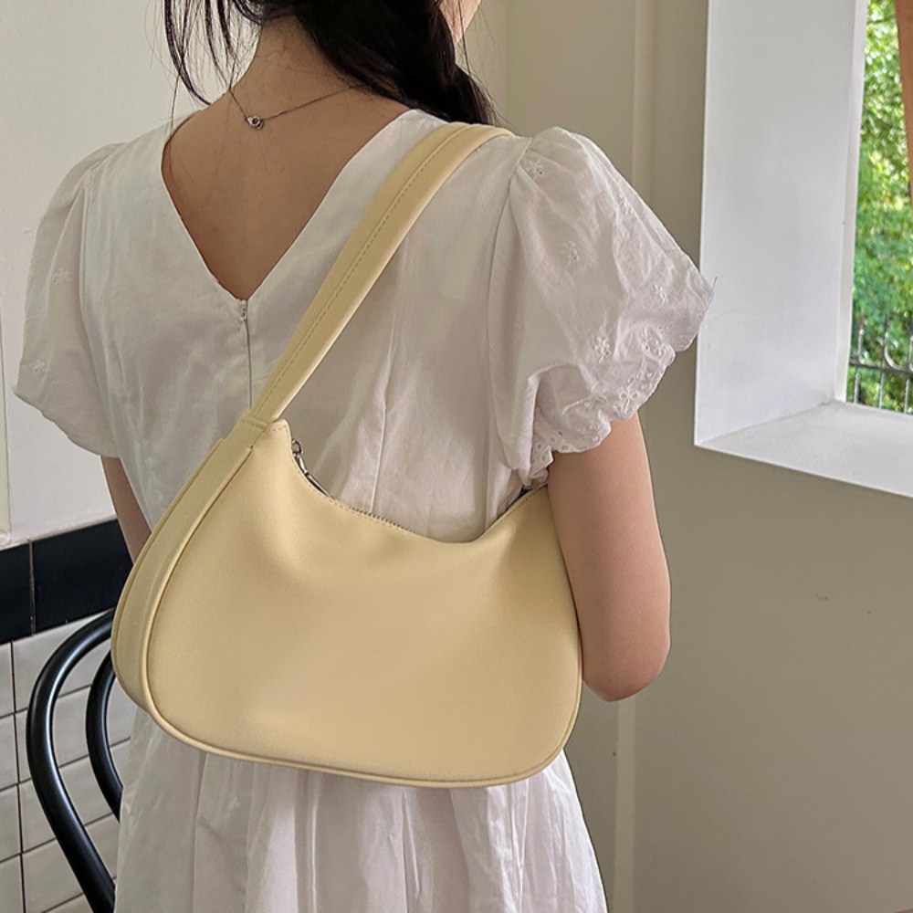 함부로 대해줘 이유영 숄더백 가방 하이엔드 데일리 의상 옷 패션 - 메인 이미지