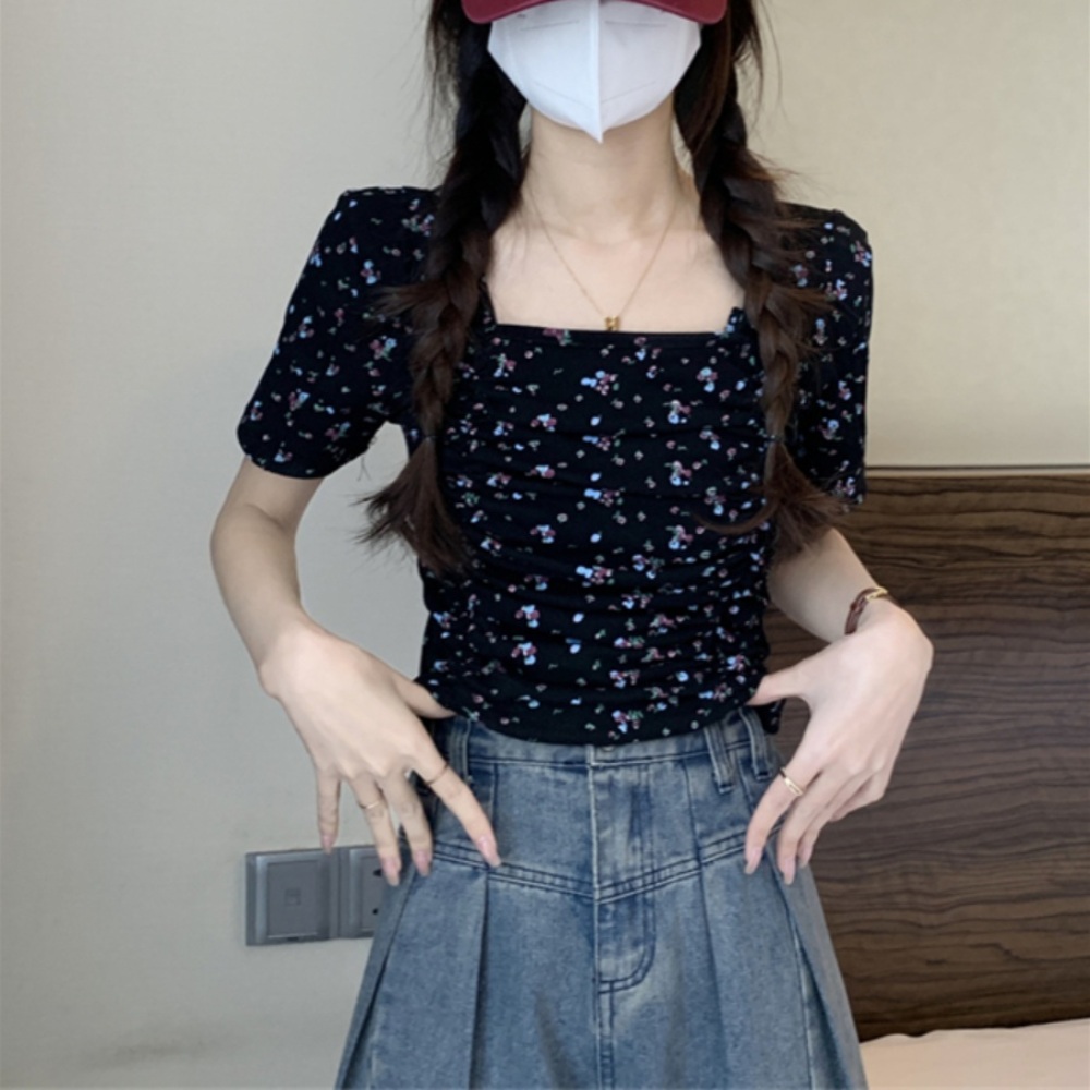 스퀘어넥 꽃무늬 반팔블라우스 셔링 플라워 패턴 포인트 여자연예인 예능 키작녀 패션 코디 - 상품 이미지