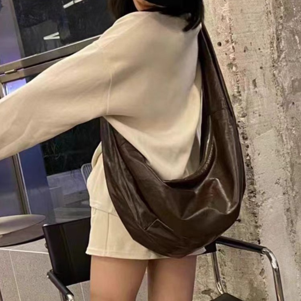놀면뭐하니 237회 여자친구 소원 숄더백 가방 가죽 클래식 의상 옷 패션 - 메인 이미지