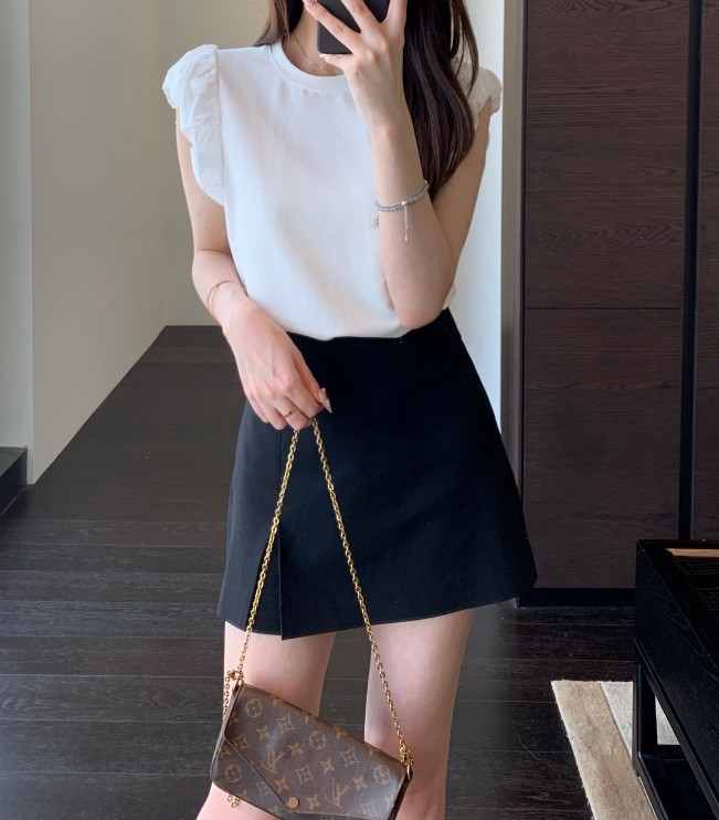 여자여자몰 브래지어끈안보임 뒷트임등레이스 볼륨셔링 캡소매 티블라우스 여름 나시티셔츠 - 상세 이미지 2