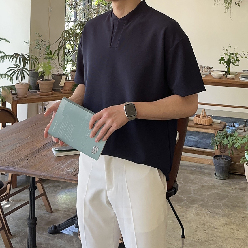 모던한 헨리넥 반팔티