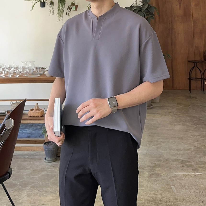 모던한 헨리넥 반팔티