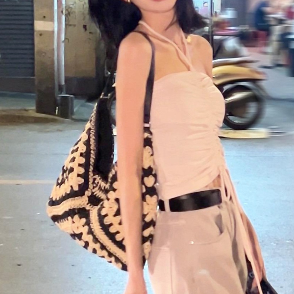 푹쉬면 다행이야 츠키 홀터넥 티셔츠 휴양지 파티룩 의상 옷 패션 - 상품 이미지