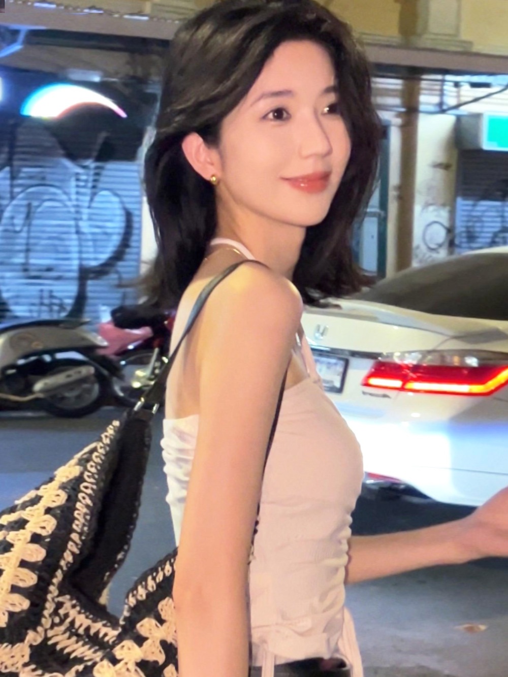푹쉬면 다행이야 츠키 홀터넥 티셔츠 휴양지 파티룩 의상 옷 패션 - 상세 이미지 3