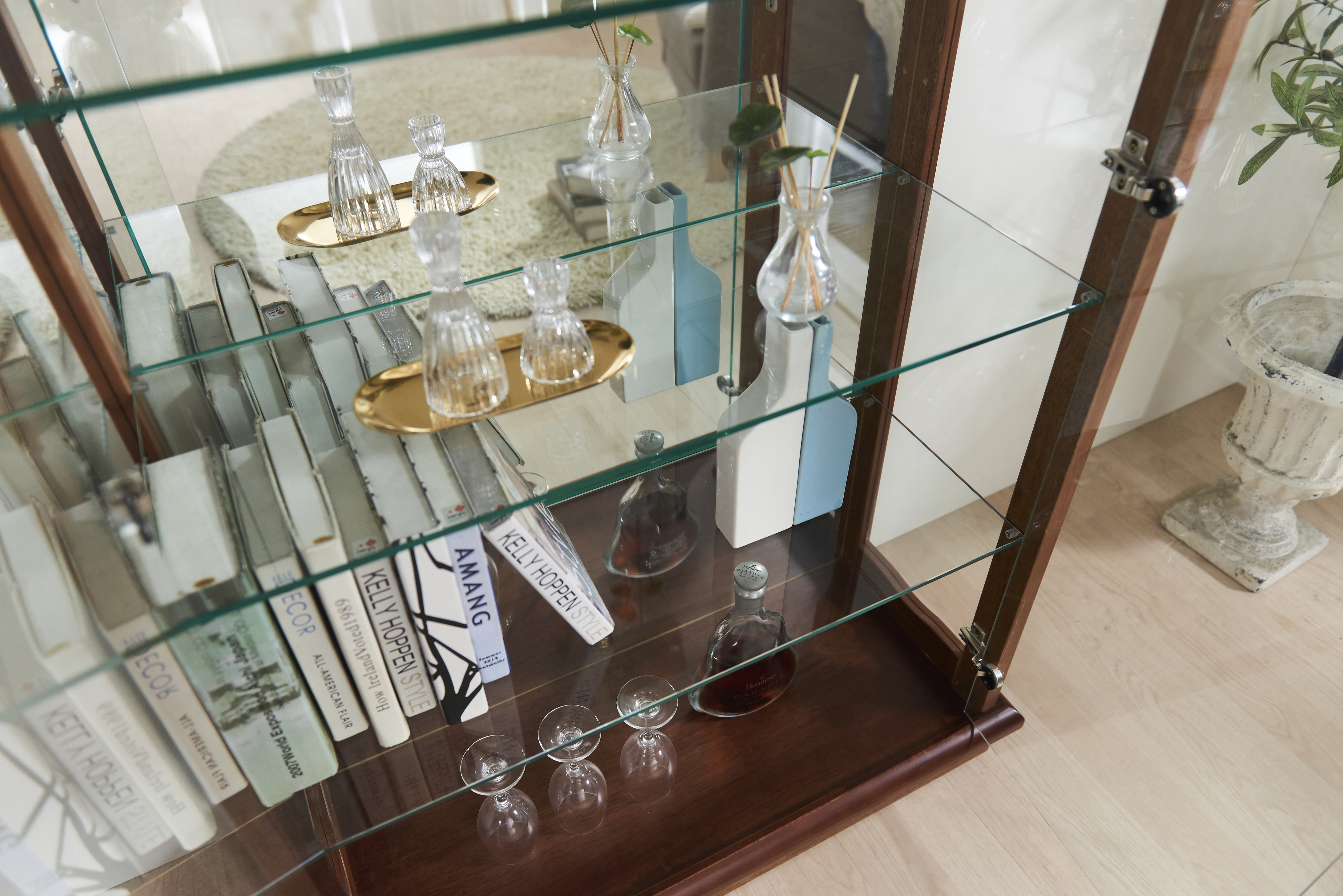 브휘트 장식장 피규어 위스키 와인 양주 술 원목 진열장 유리 엔틱