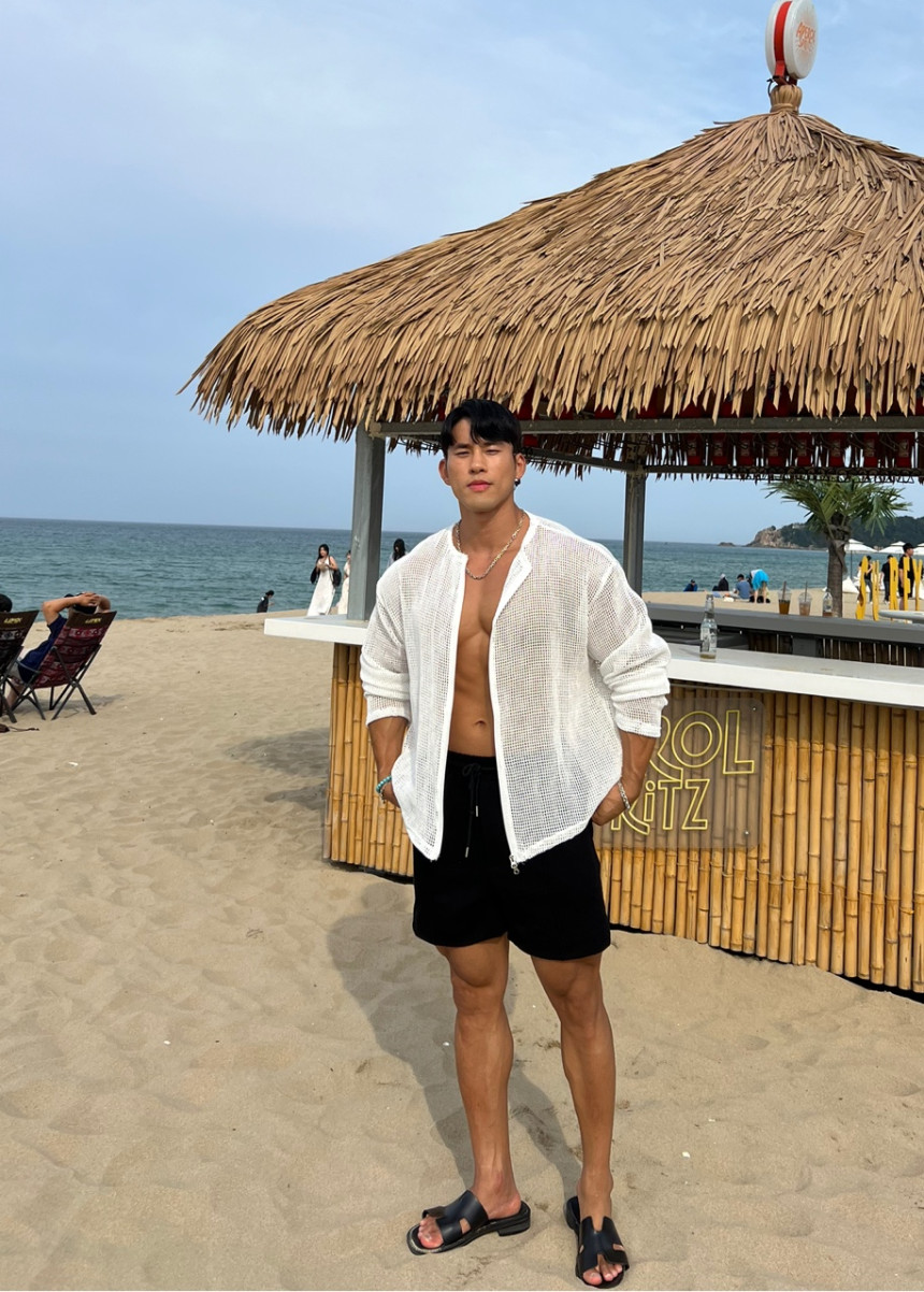 6597E811-3029-4EEC-A347-68E4A7097FB2