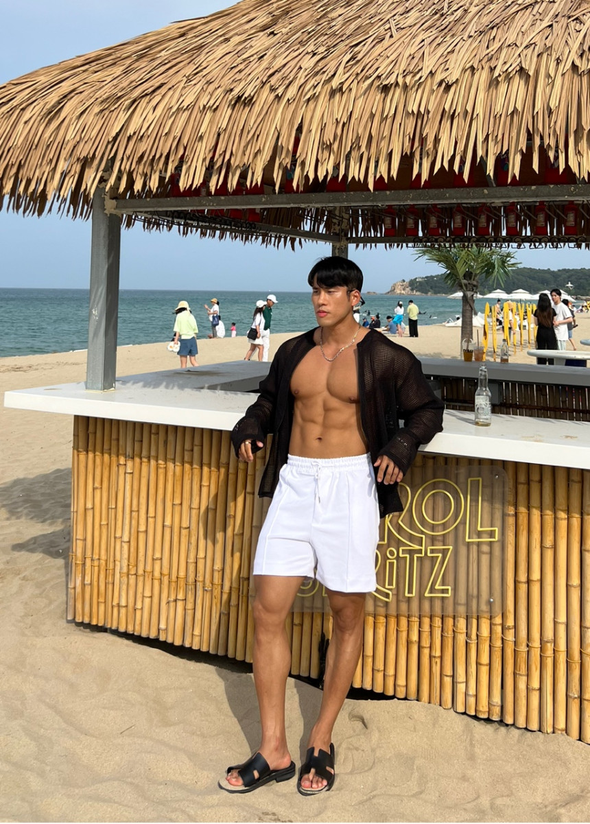 3CEB61F1-6FF7-439B-B4F4-59806AD43CA2