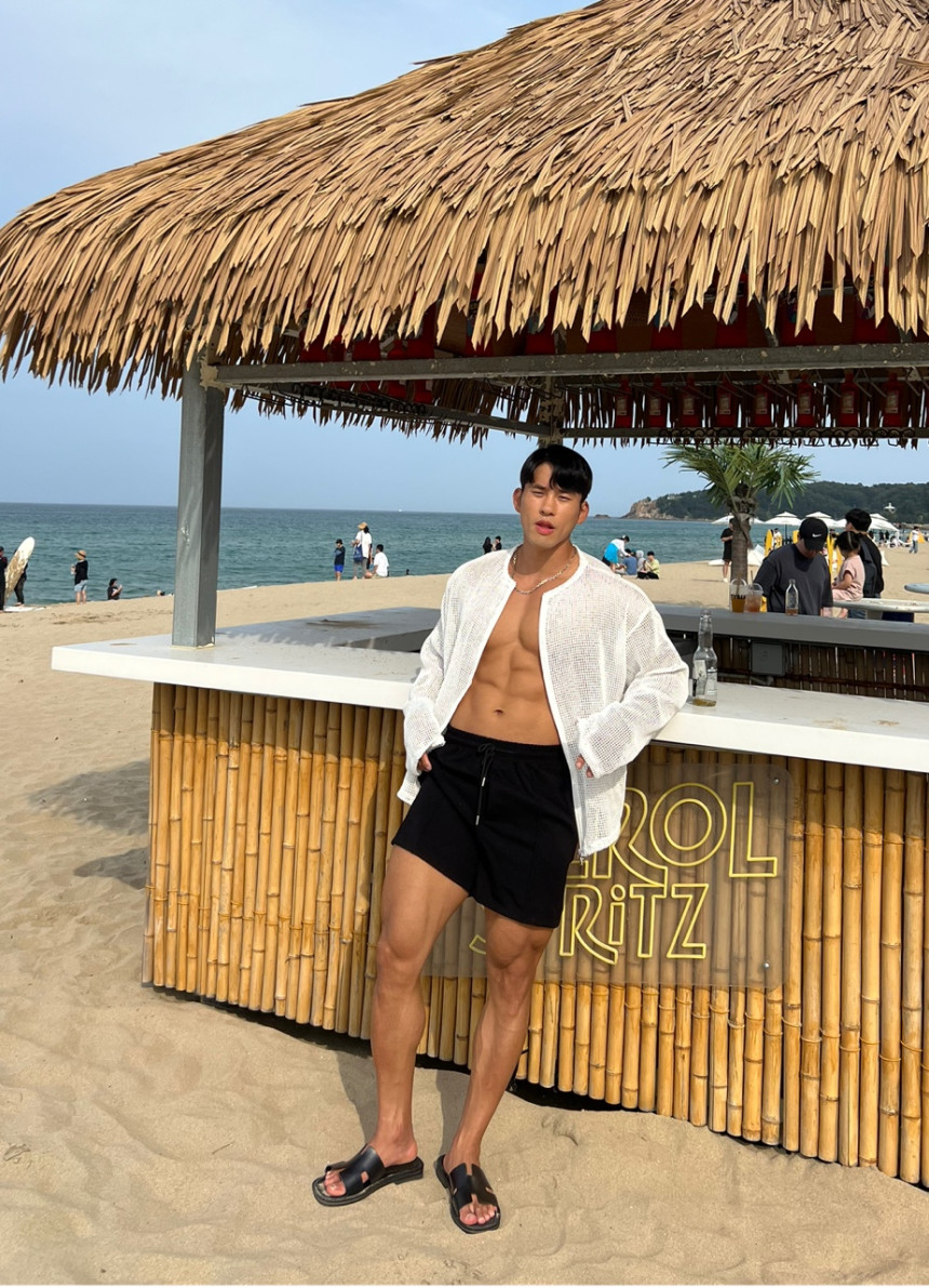 2F8B7787-27CA-4C34-BA65-80414D23089B