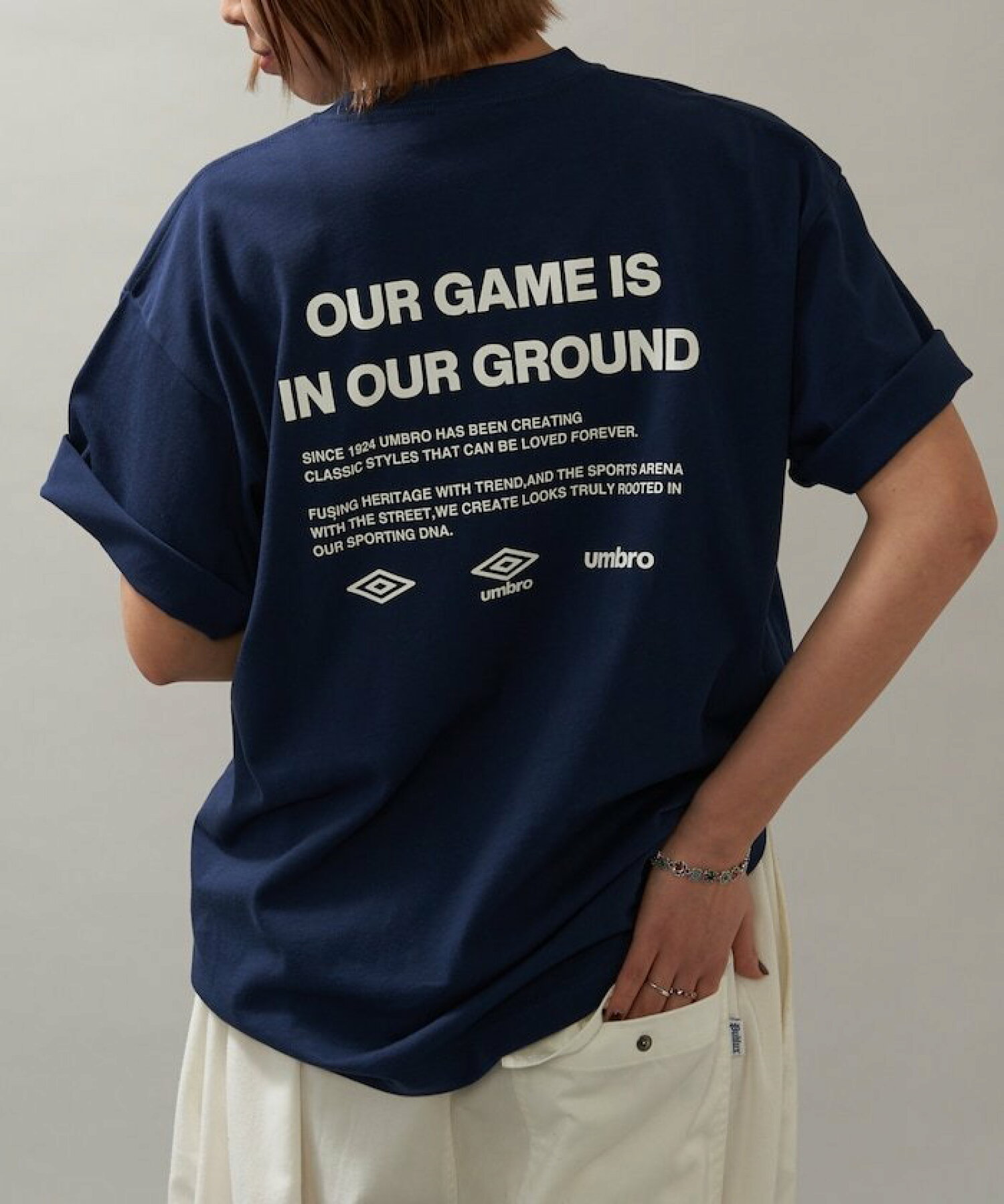엄브로 UMBRO x 퍼블럭스 백 프린트 남성 반팔 티셔츠 화이트 - 상세 이미지 4