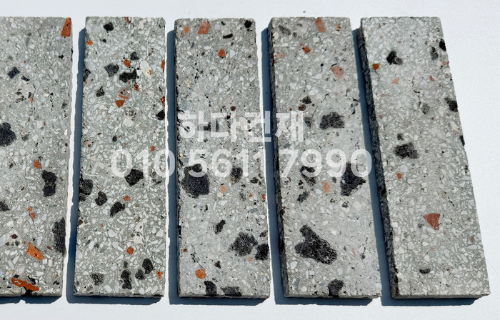 테라조 모노타일 아리 190x55x12T 그레이 / 하다건재