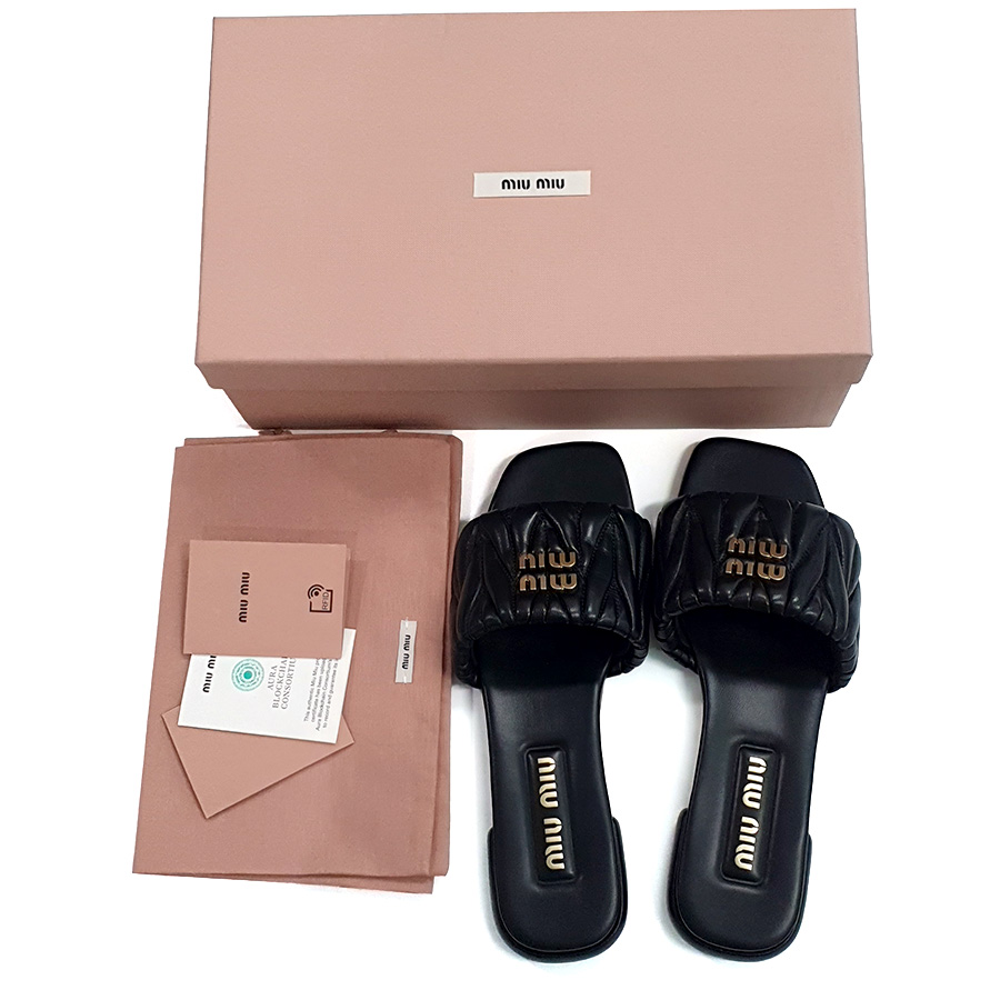 미우미우 마테라쎄 로고 나파 레더 플랫 샌들 슬라이드 블랙 5XX605 88T F0002 이미지 8