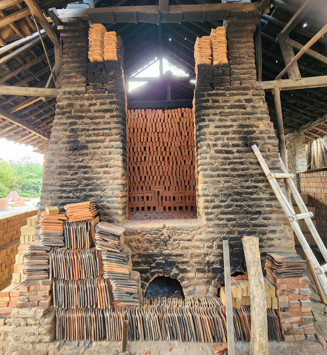 자카르타 고벽돌타일 240x60x18T / 하다건재 인도네시아 고벽돌