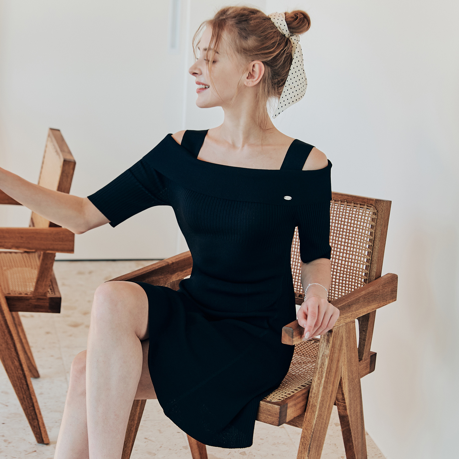 [제로스트릿] 발렌 오프숄더 니트 원피스 BALLEN OFF SHOULDER KNIT ONEPIECE / BLACK - 상세 이미지 3