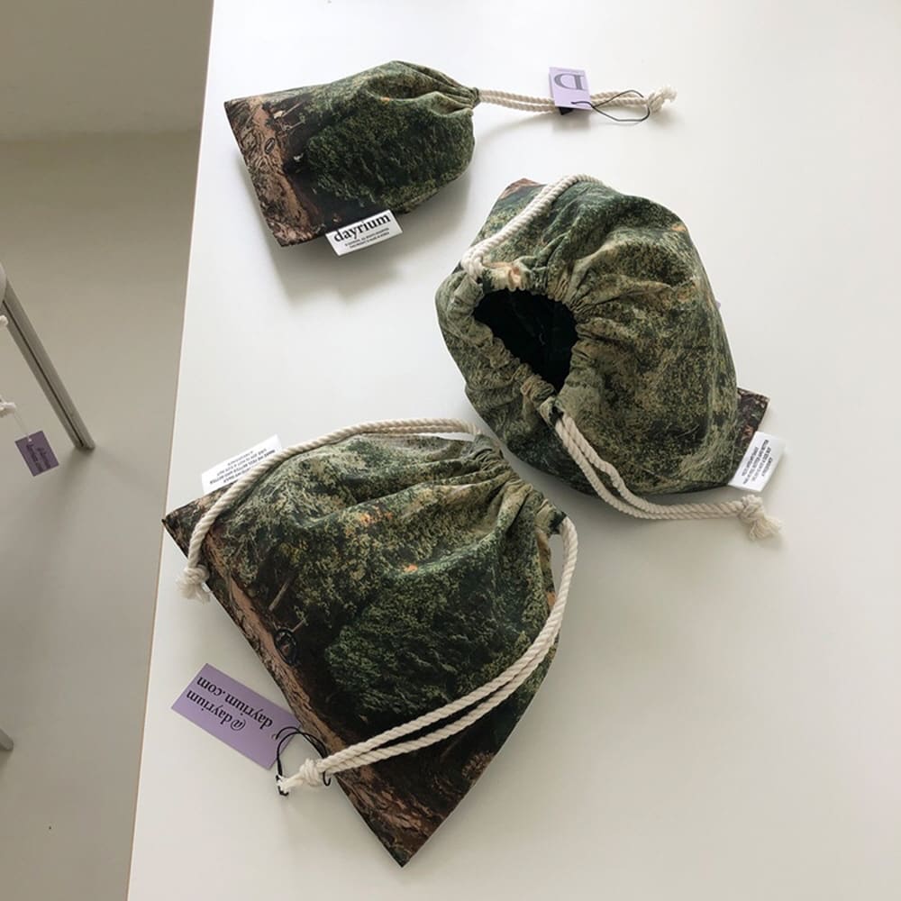데이리움 스트링파우치 L2 딥우드 여친선물 친구선물 여행용파우치 - 메인 이미지
