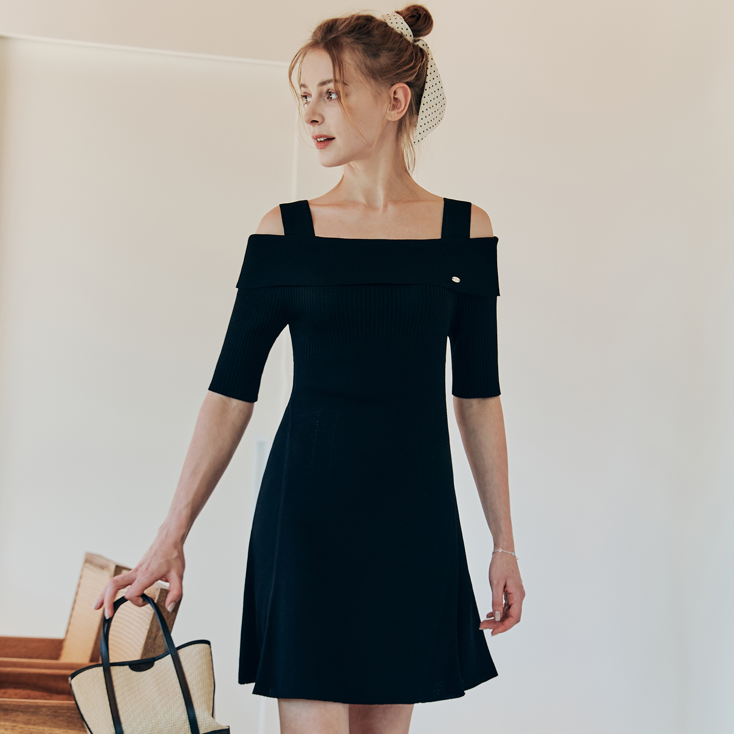 [제로스트릿] 발렌 오프숄더 니트 원피스 BALLEN OFF SHOULDER KNIT ONEPIECE / BLACK - 상세 이미지 2