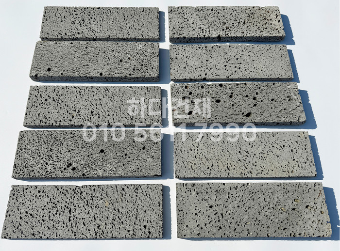 현무암타일 300x100x12T, 300x100x20T 혼합시공시 입체감 표현가능합니다. / 하다건재