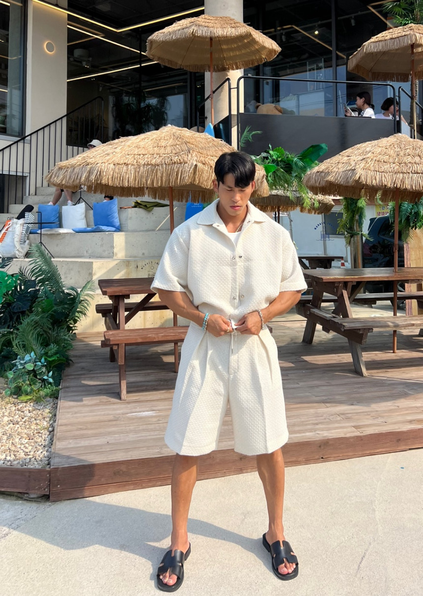 AA4AF585-0002-4F47-86DB-DF166376638F