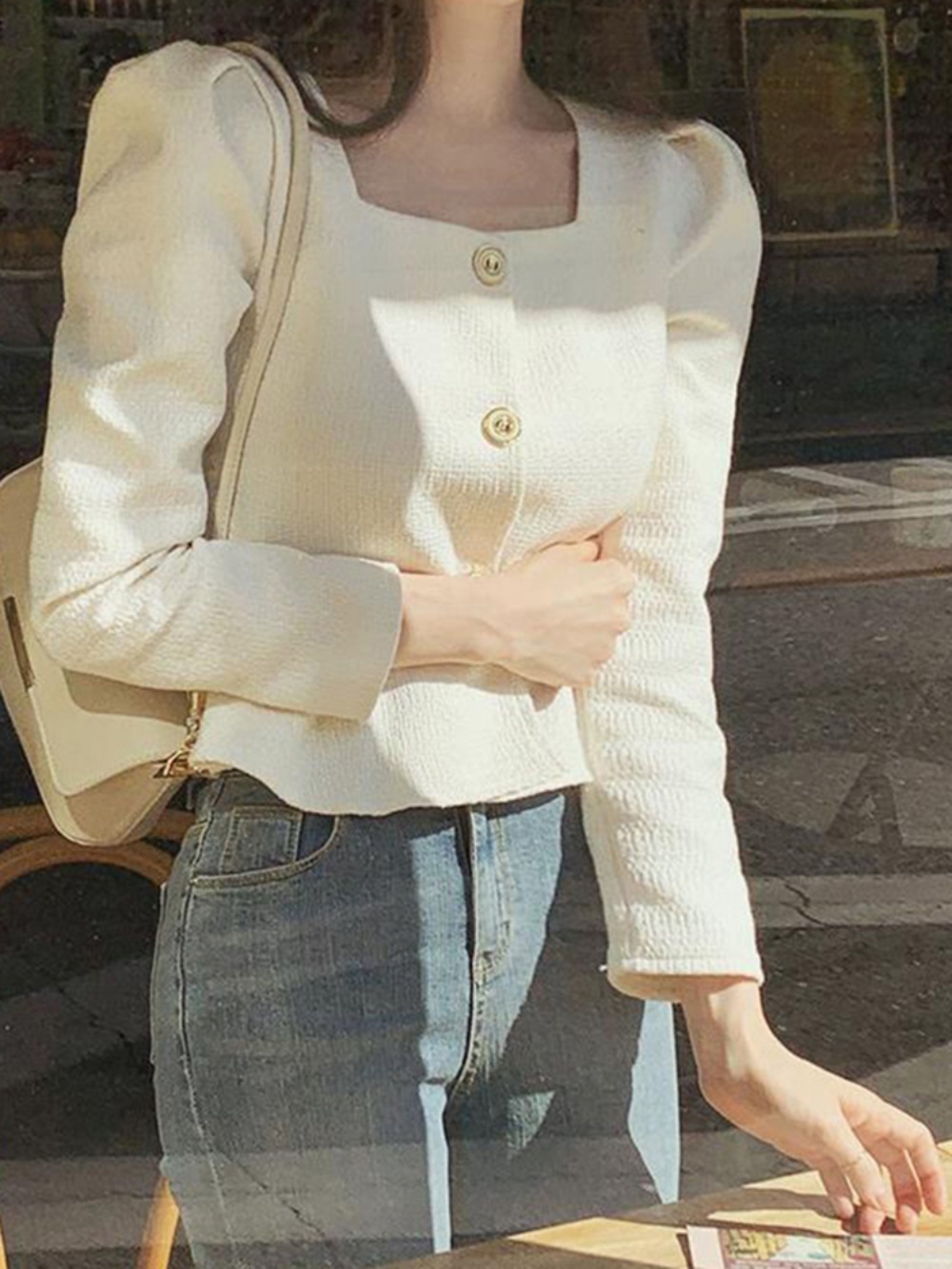 스퀘어넥 러플 블라우스 크롭 자켓 금장단추 하객룩 청순 블랙 화이트 - 상세 이미지 3