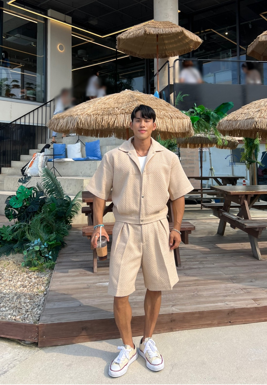 ABE23392-4C45-477C-91CD-7CC9BA7BC6FF