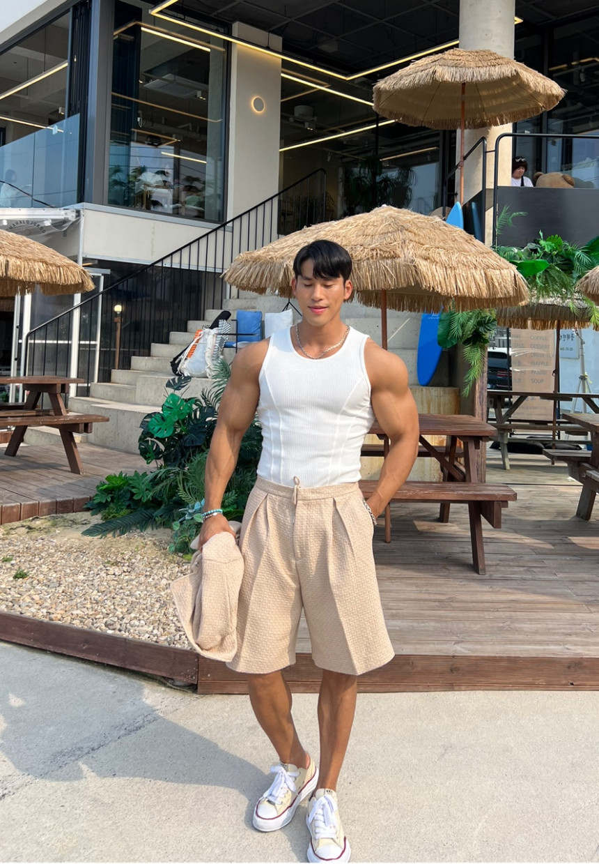 DAD6F519-FEDE-405E-891F-B010FB42B32B