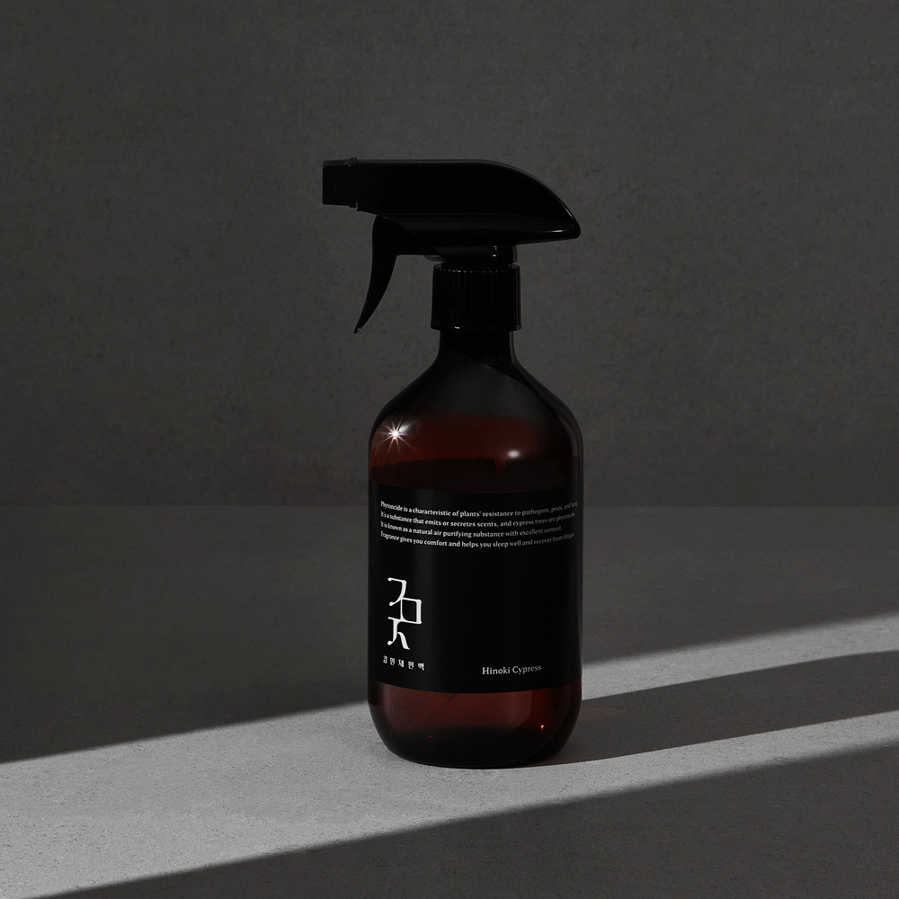 피톤치드 편백수 탈취제 스프레이 원액 500ml 편백나무 오일 수액 새집증후군 페인트 제거 방법 새차 탄 새가구 이불 냄새 베이크아웃 퇴치제  침대 집먼지 천연 셀프 청소 제품 이미지