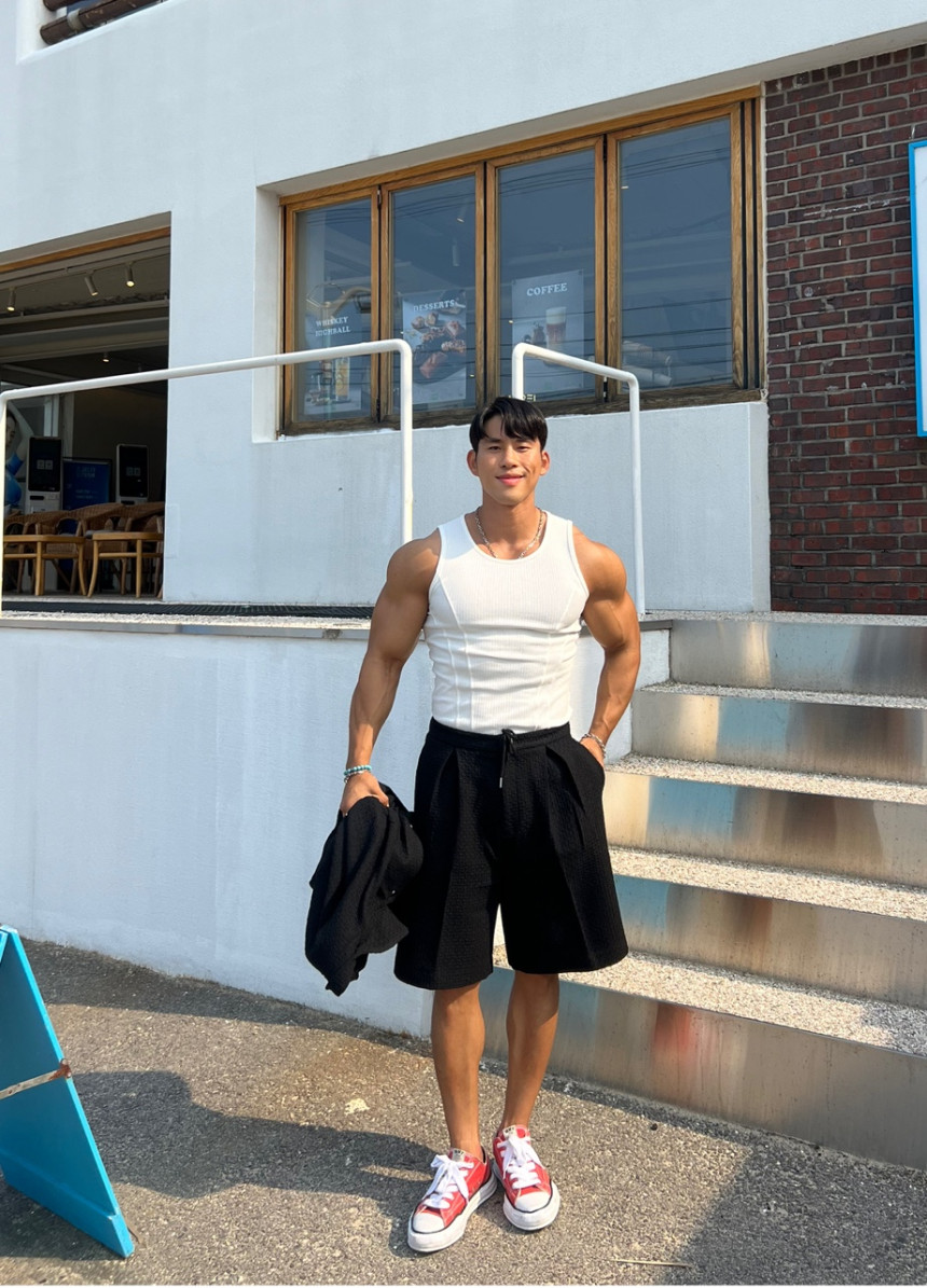 18E98220-CBC5-487F-8749-C7CAFD5F2455