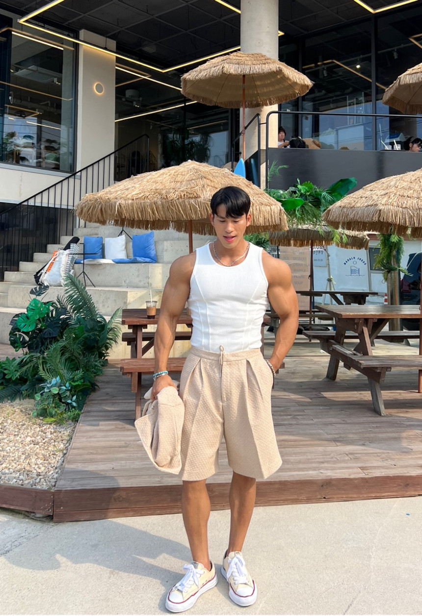 6DA485A5-AC78-41BD-AF26-3D440AD75CB4