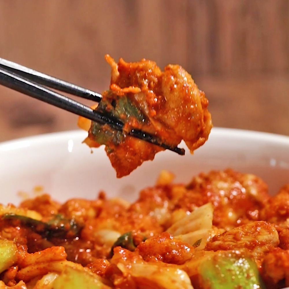 1인분 간편식 혼술 간식 춘천 신선 한입 닭갈비 300g - 상품 이미지