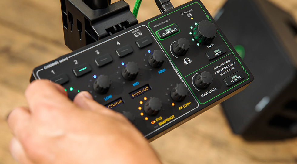 MACKIE SHOWBOX 맥키 쇼박스 충전식 믹서내장 블루투스 액티브 버스킹 PA 스피커