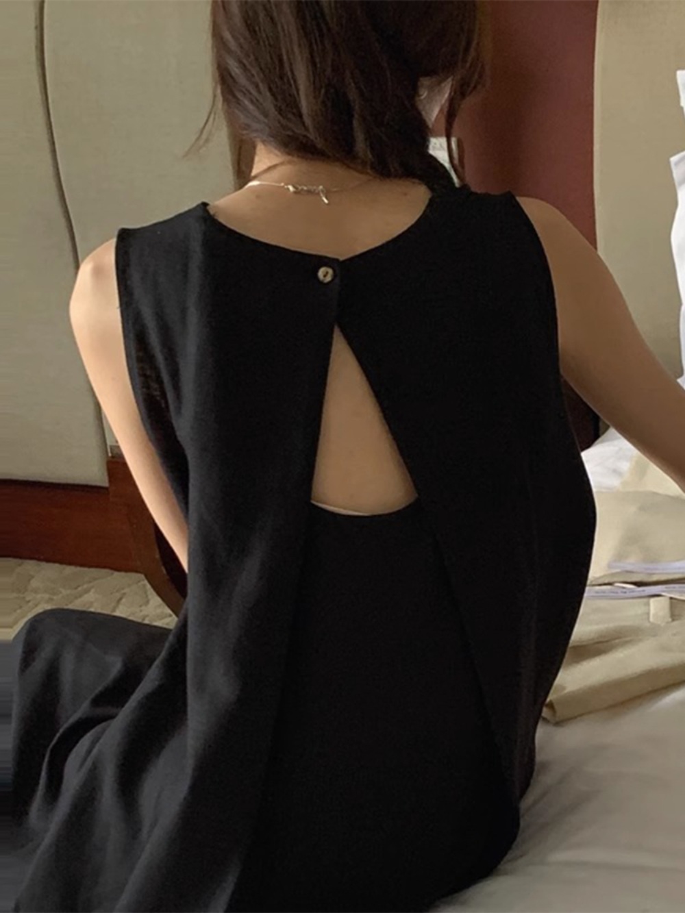 린넨 민소매 원피스 해변 뒷트임 심플 클래식 해변 휴가 여행 아이보리 블랙 - 상세 이미지 4
