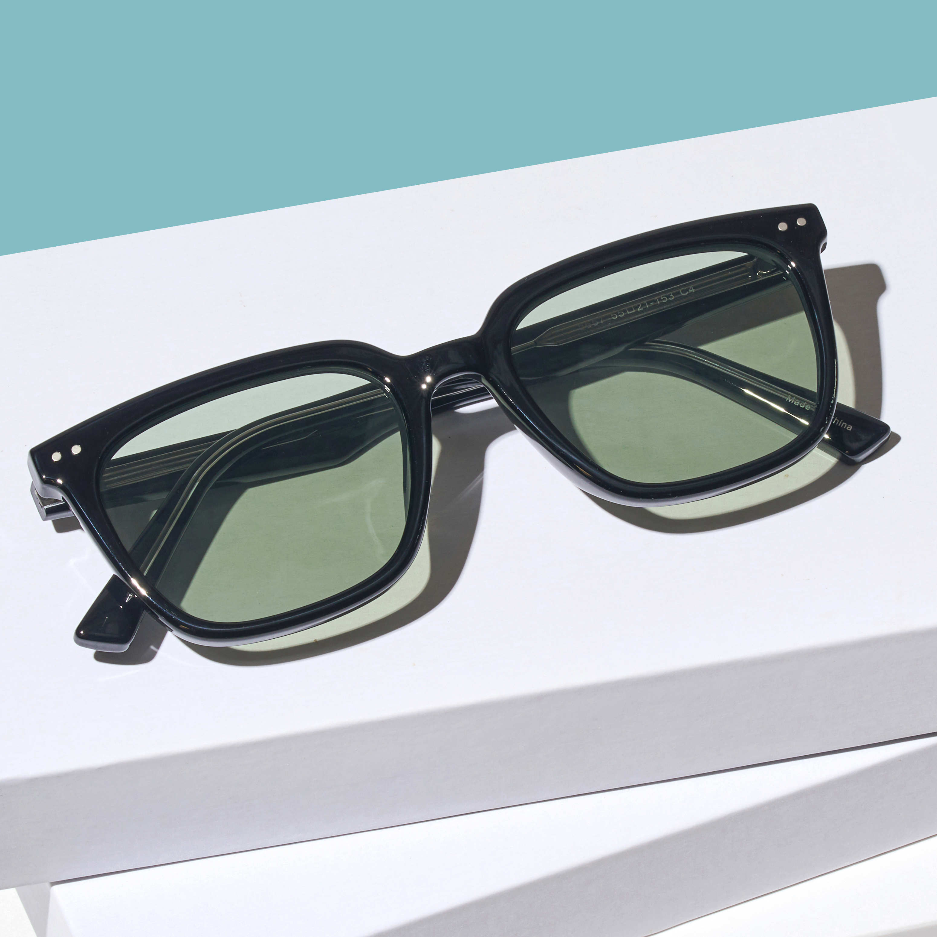 가벼운 빅사이즈 사각 뿔테 자외선차단 데일리 틴트렌즈 선글라스 커플