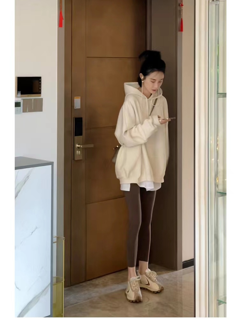엄마단둘이여행갈래 5회 효리 후드티 티셔츠 트렌디 간절기 의상 옷 패션 - 상세 이미지 2