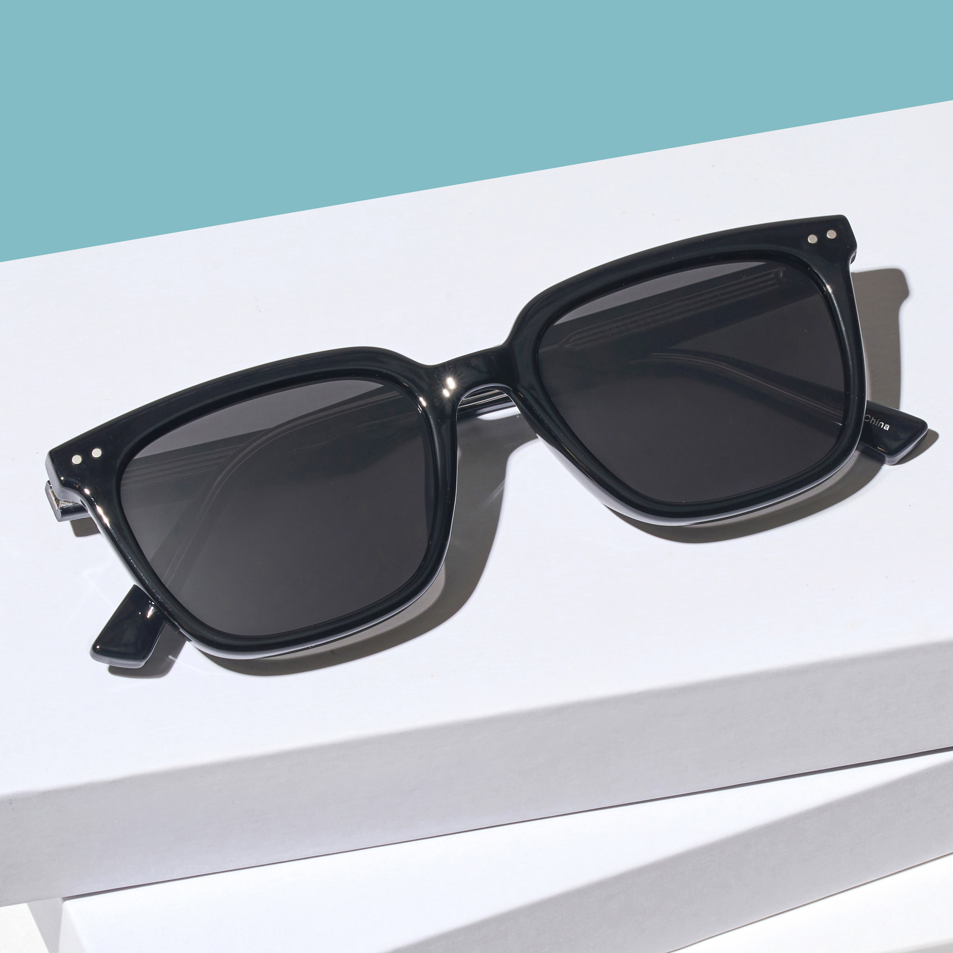 가벼운 빅사이즈 사각 뿔테 자외선차단 데일리 틴트렌즈 선글라스 커플