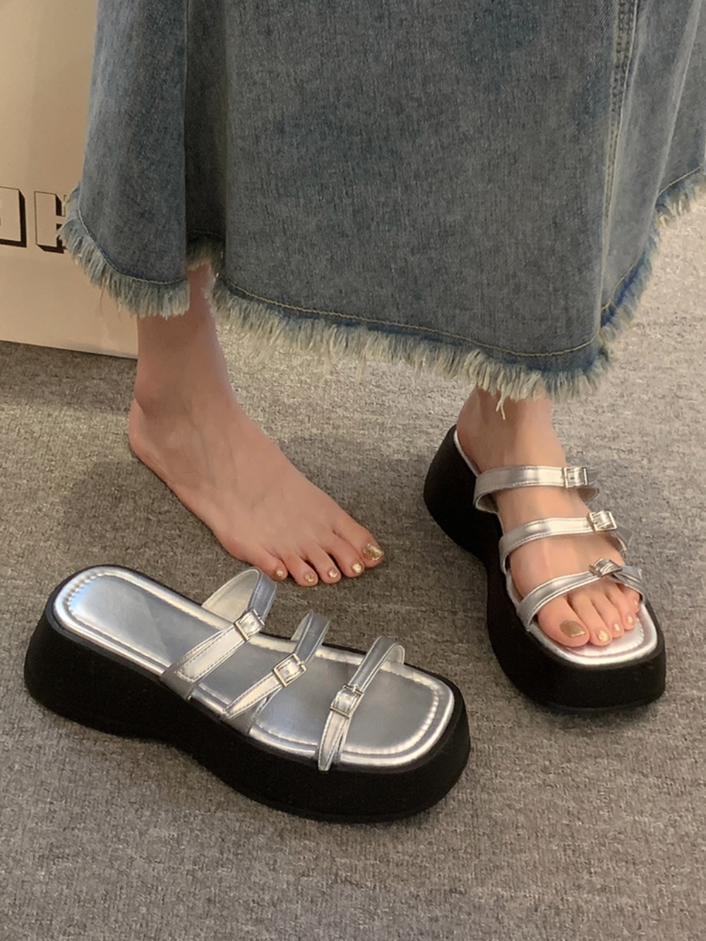 사각코 스트랩 샌들 슬리퍼 키높이 6cm 두꺼운 밑창 버클 3컬러 - 상세 이미지 4