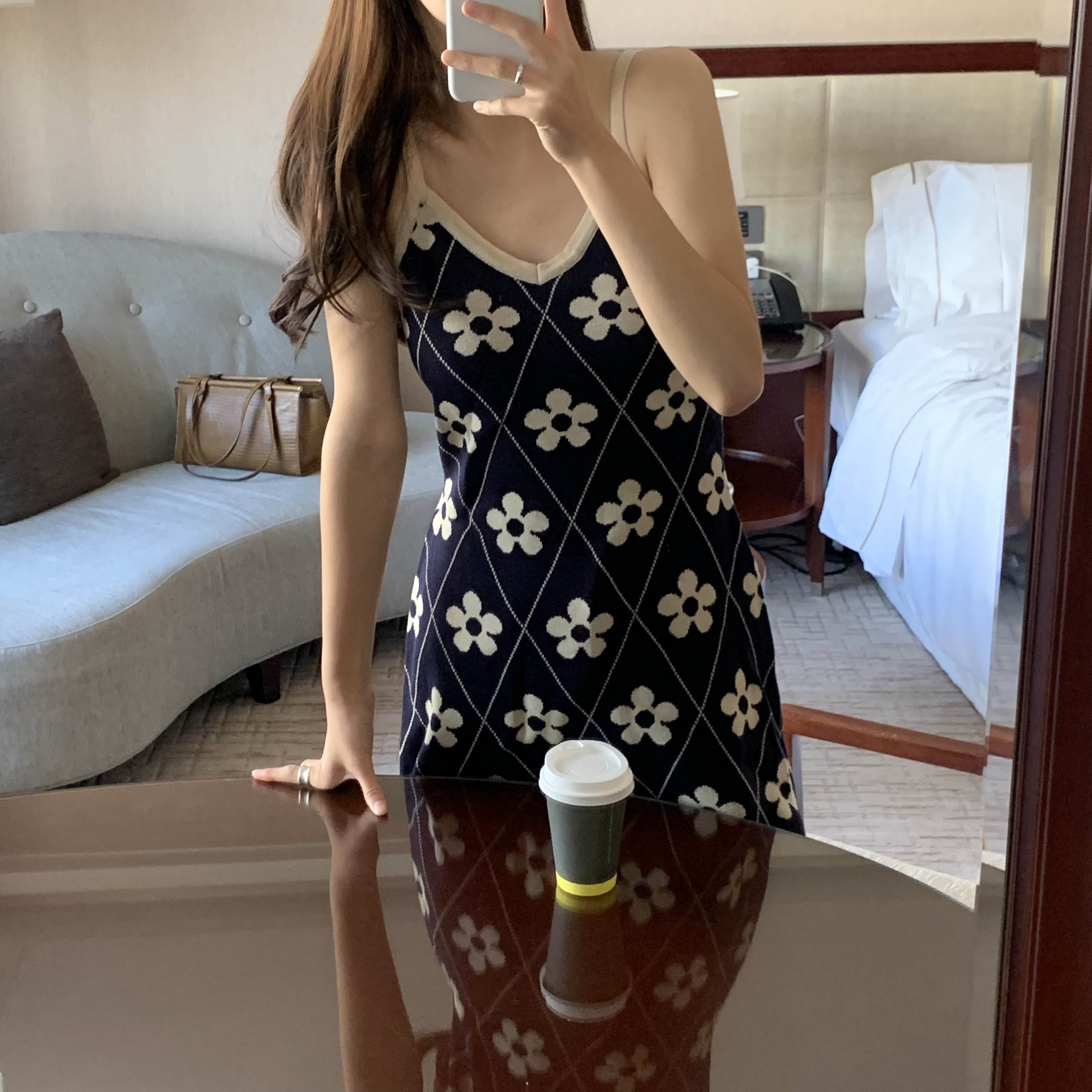 헬로 플라워 브이넥 민소매 숏 미니 여름 레이어드 플라워 패턴 니트 원피스(바이올렛,스카이블루,네이비) - 상세 이미지 2