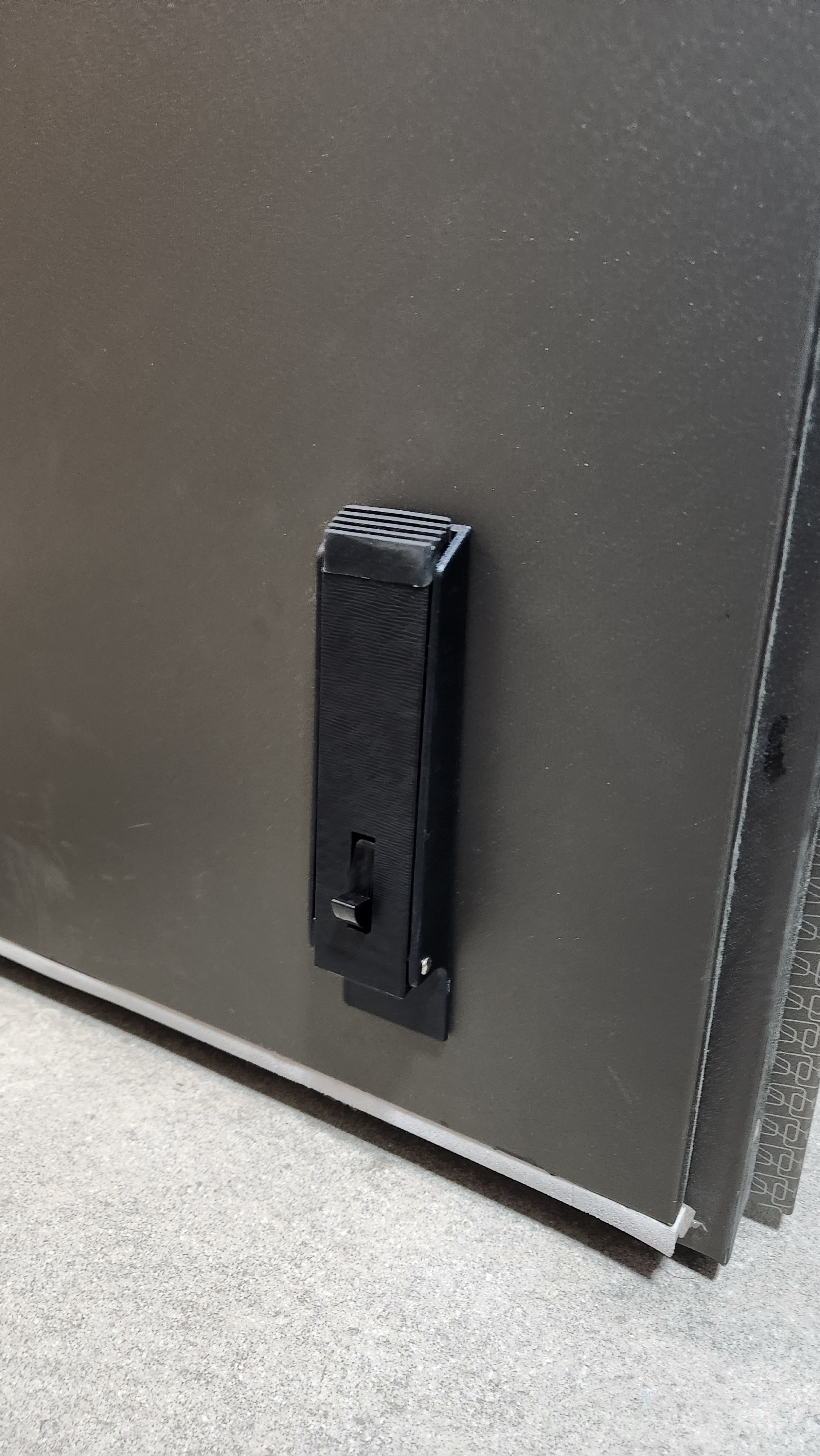 무타공 도어스토퍼 현관문 말발굽 방화문 고정 자석 말굽 이지킥 블랙