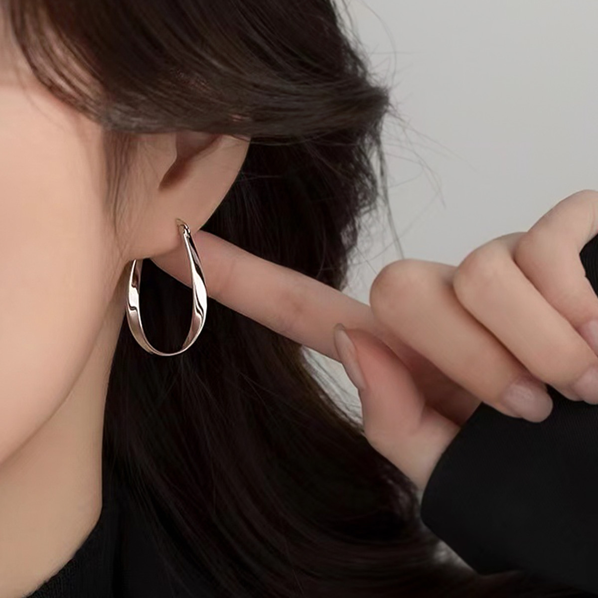 웨이브 라인 볼드 데일리 심플 포인트 여성 원터치링 귀걸이 [실버] N549 - 상세 이미지 2