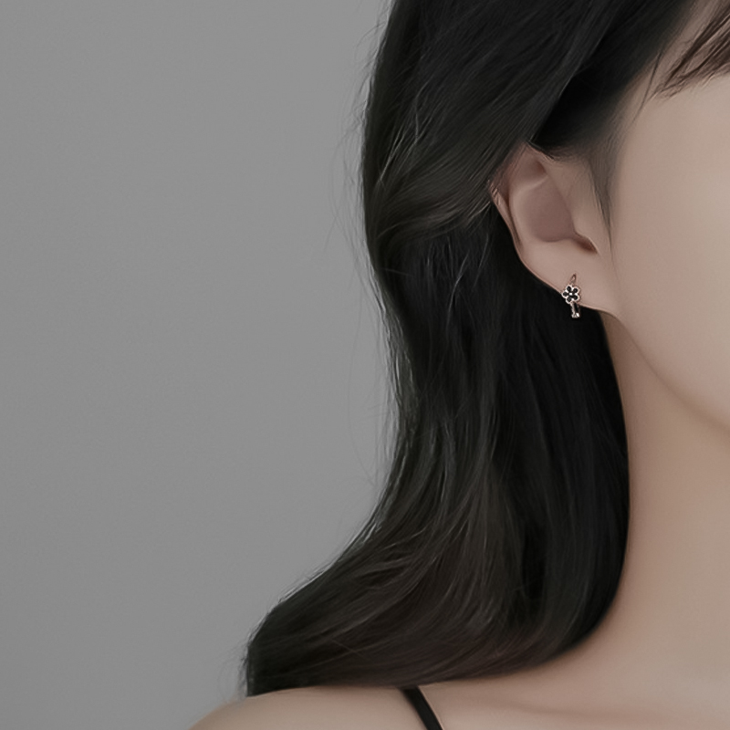 쁘띠 플라워 라인 러블리 미니 원터치링 여성 귀걸이 [화이트 블랙] N693 - 상세 이미지 2