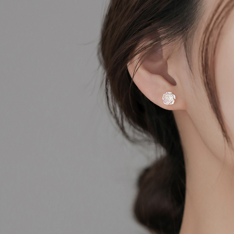 오팔 로즈 장미 팬던트 투명 유니크 포인트 미니 스터드 여성 귀걸이 [화이트 블랙] N558 - 상품 이미지