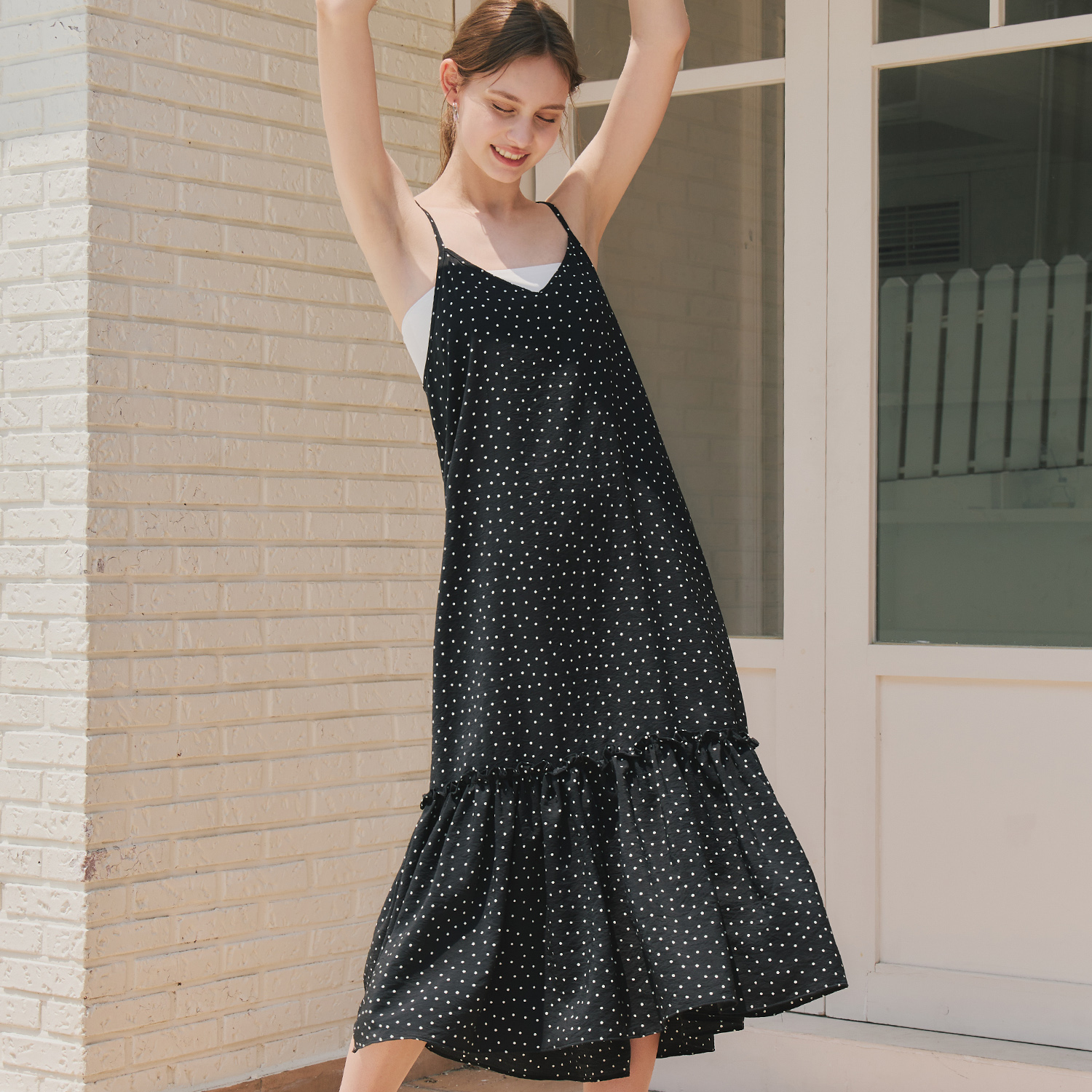 [제로스트릿] 도트 백스트링 원피스 DOT BACK STRING ONEPIECE / BLACK