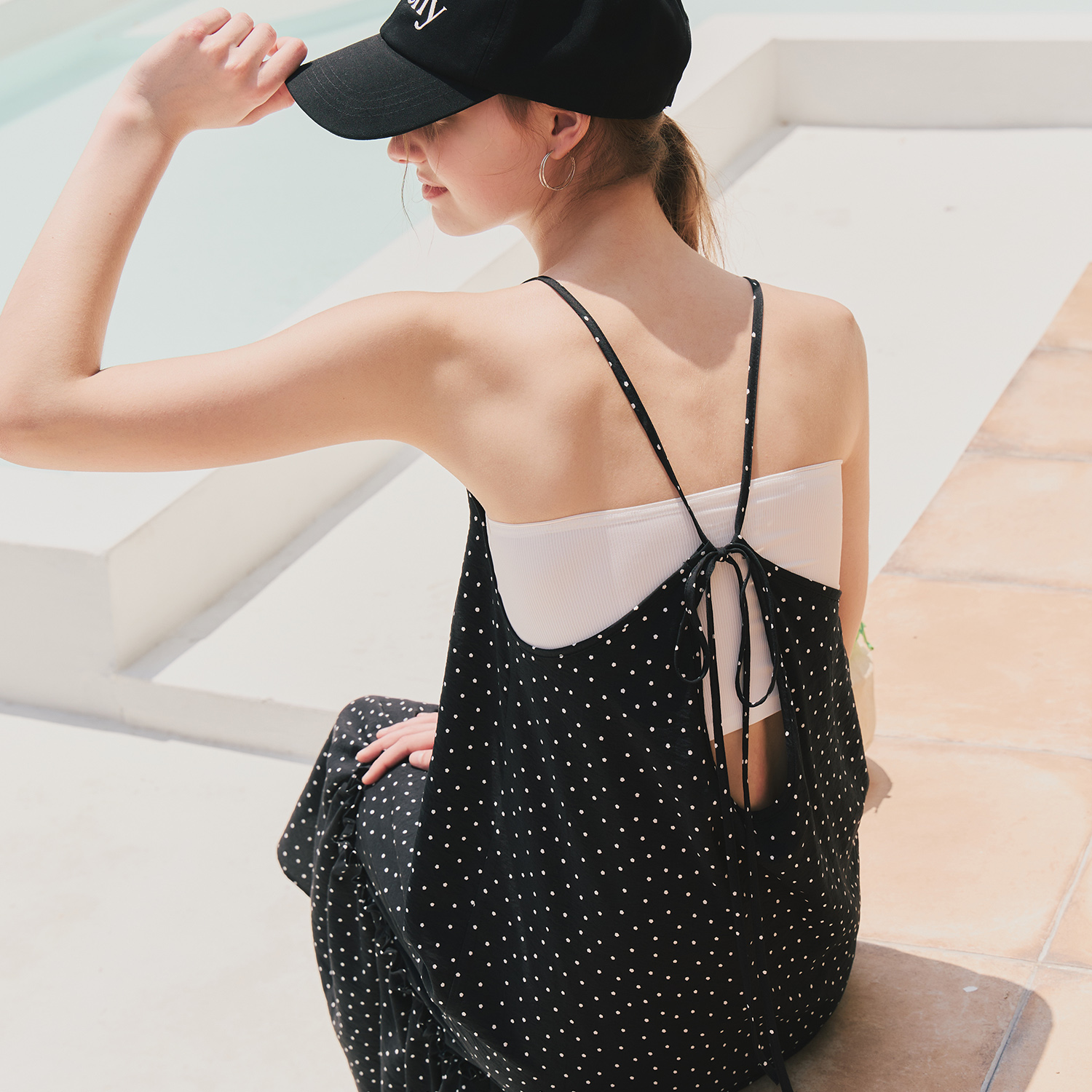[제로스트릿] 도트 백스트링 원피스 DOT BACK STRING ONEPIECE / BLACK - 상세 이미지 3