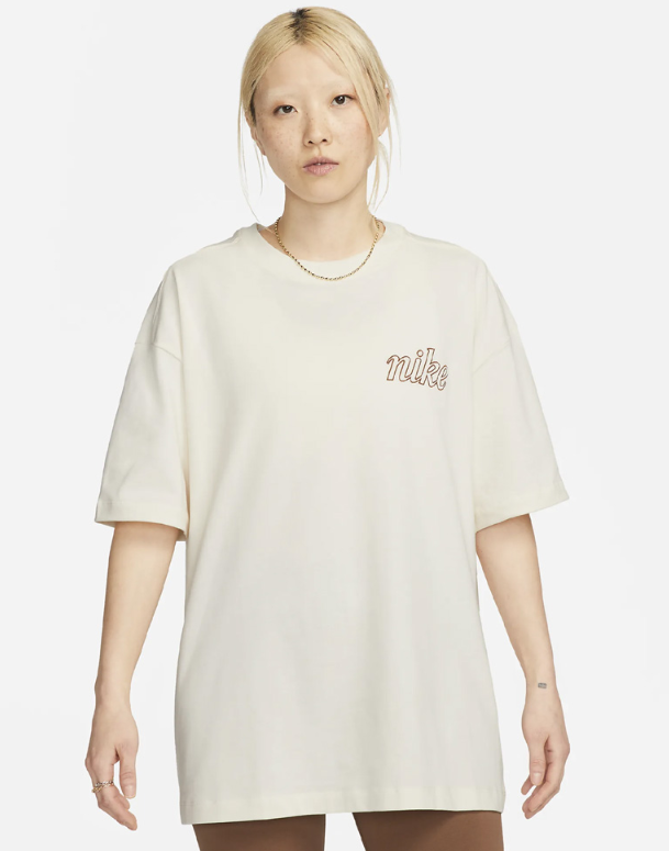 국내매장판 나이키 패치워크 베어 여성 반팔 티셔츠 FQ6010-110