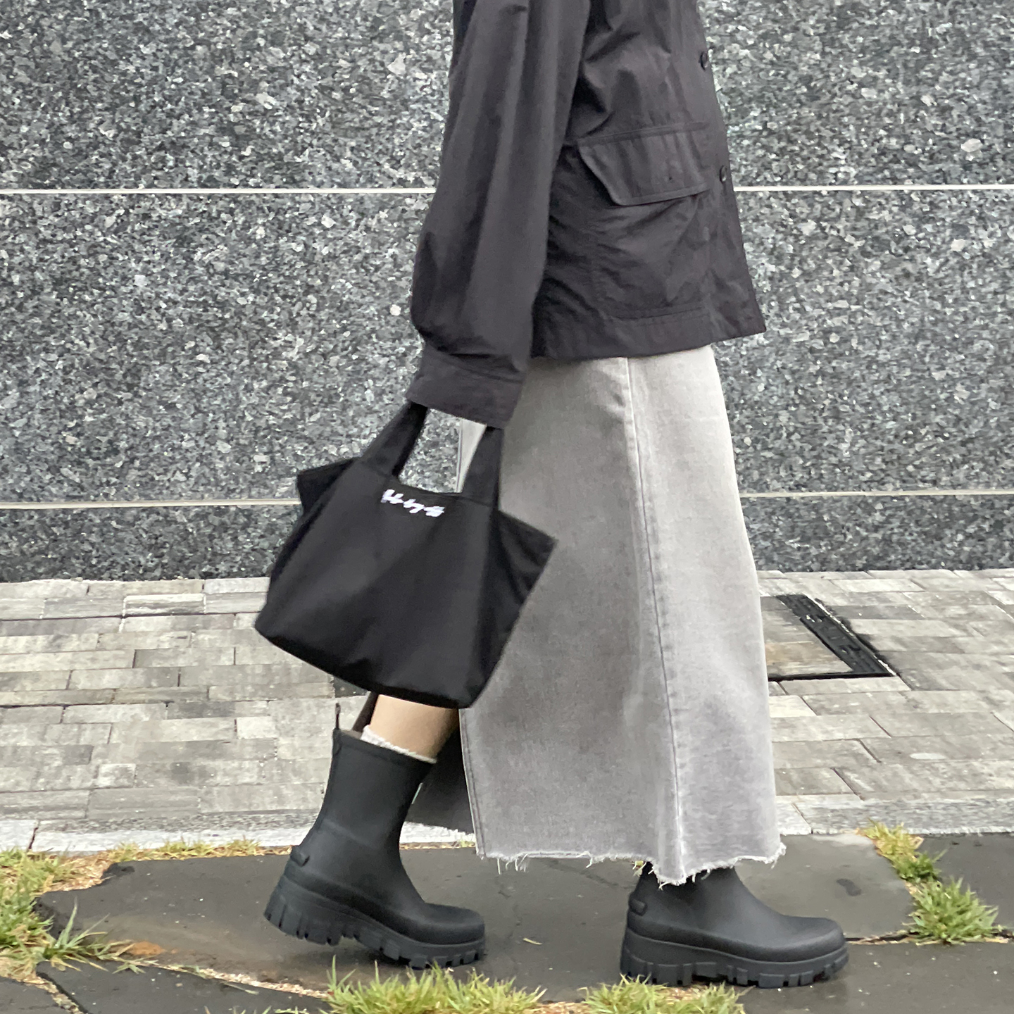 [홀데이오프] 미드나잇 시티 토트 백 블랙 긱시크 나일론 가벼운 데일리 출퇴근 가방 - 상세 이미지 4