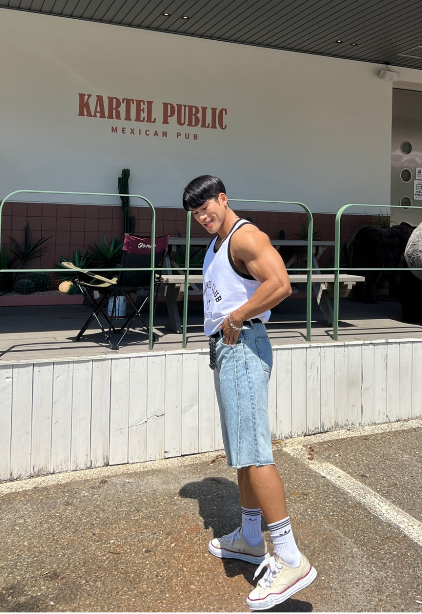 5AB302F6-261D-4F63-8E49-A96FD0DF57CA