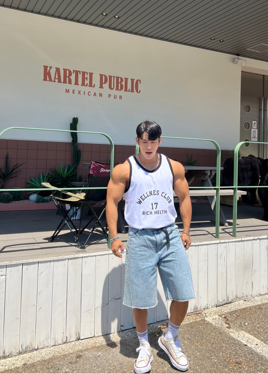 CDEC5A93-A489-4D61-8449-19F6300CDBFE