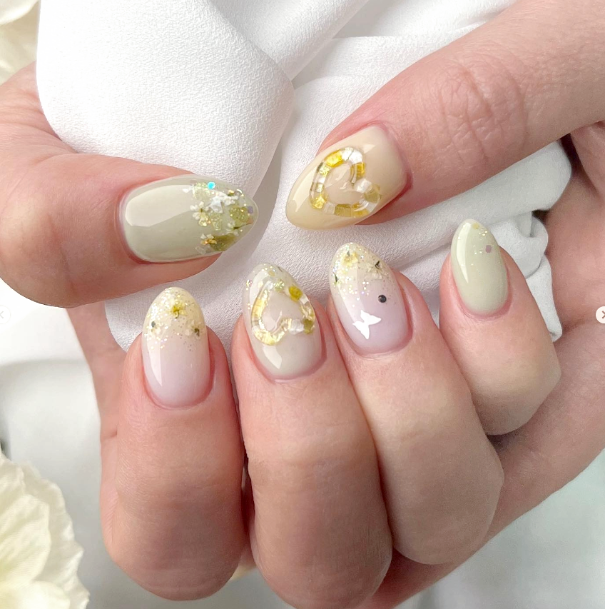 Petal glitter by zi0nail