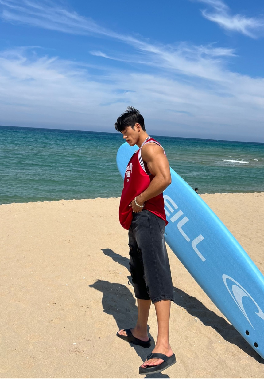 E51435D9-835F-4568-AE8A-F9BA5868C154