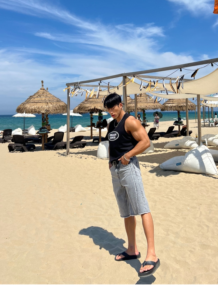 B3E163E2-CB1C-4E79-ADE0-19DC52B71F42