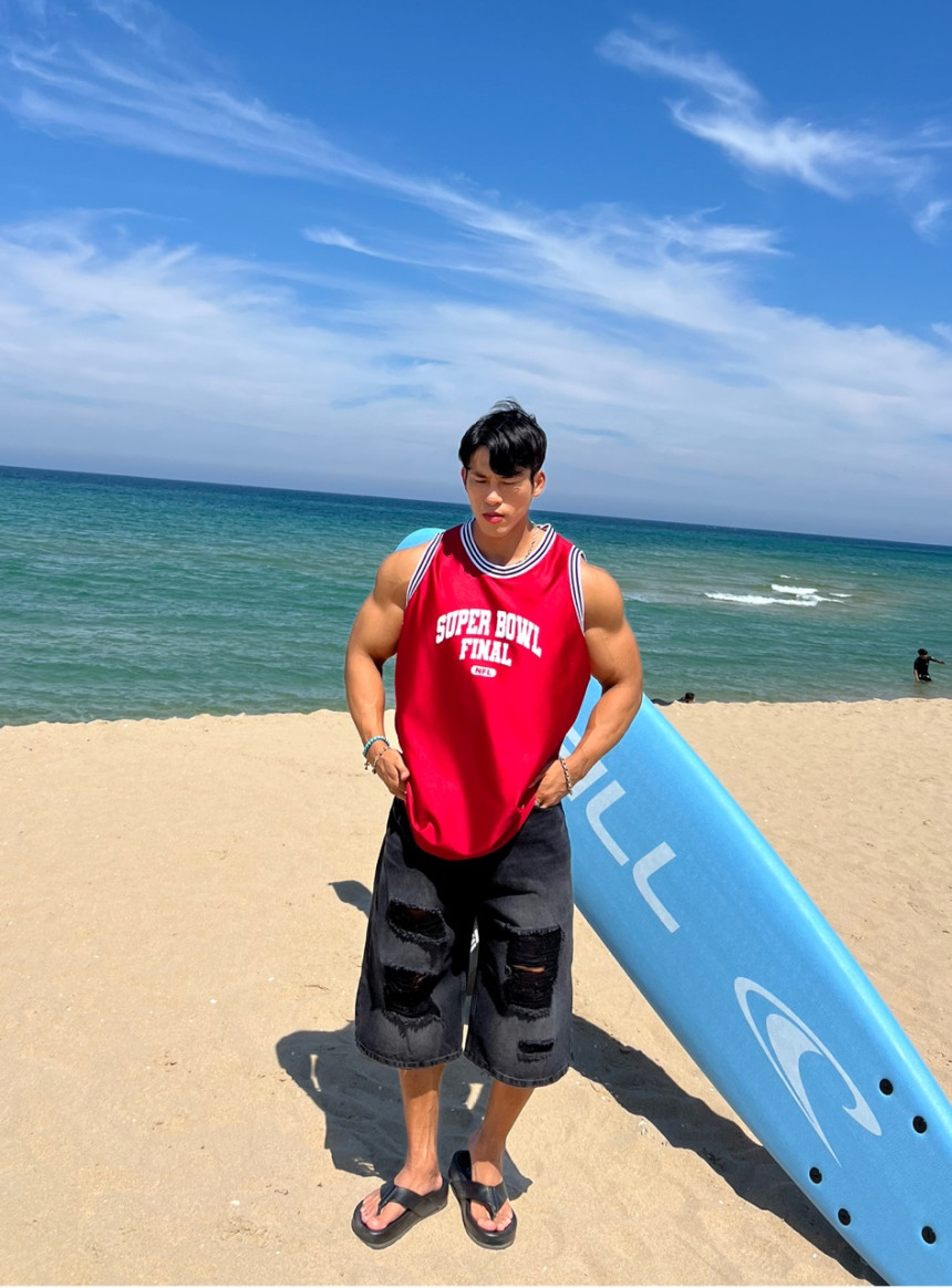 8937A069-85A0-45C0-B1EE-04403878E9C0